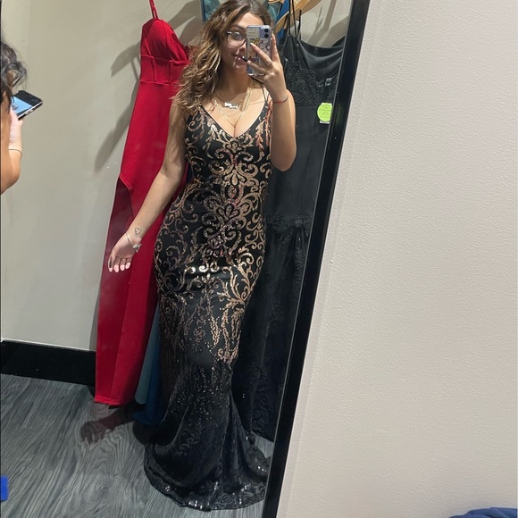 PROM DRESS:)! - Picture 2 of 3